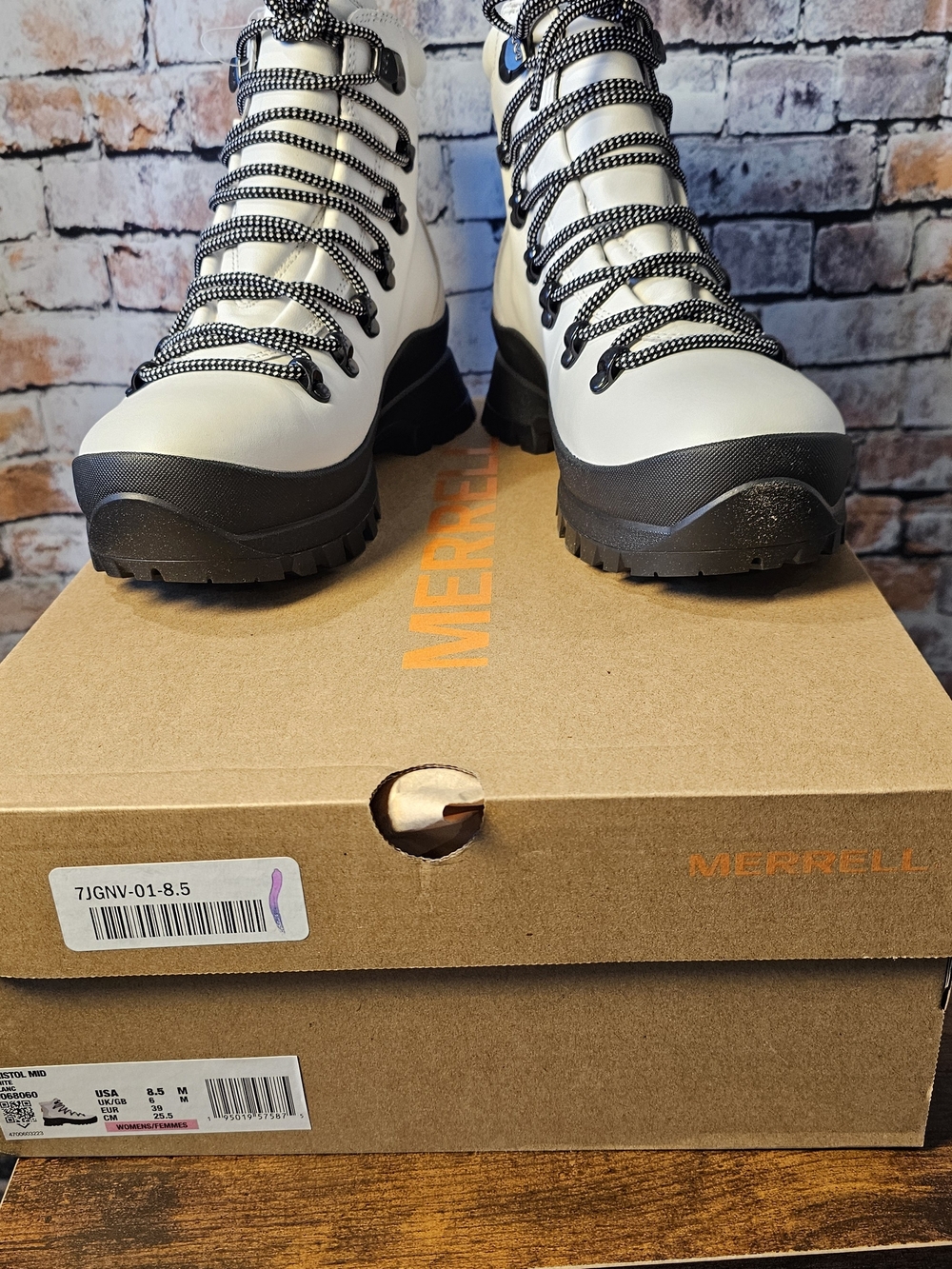Merrell Bristol Mid Leather Waterproof Vibram Hiking Boots White Black NIB 8.5